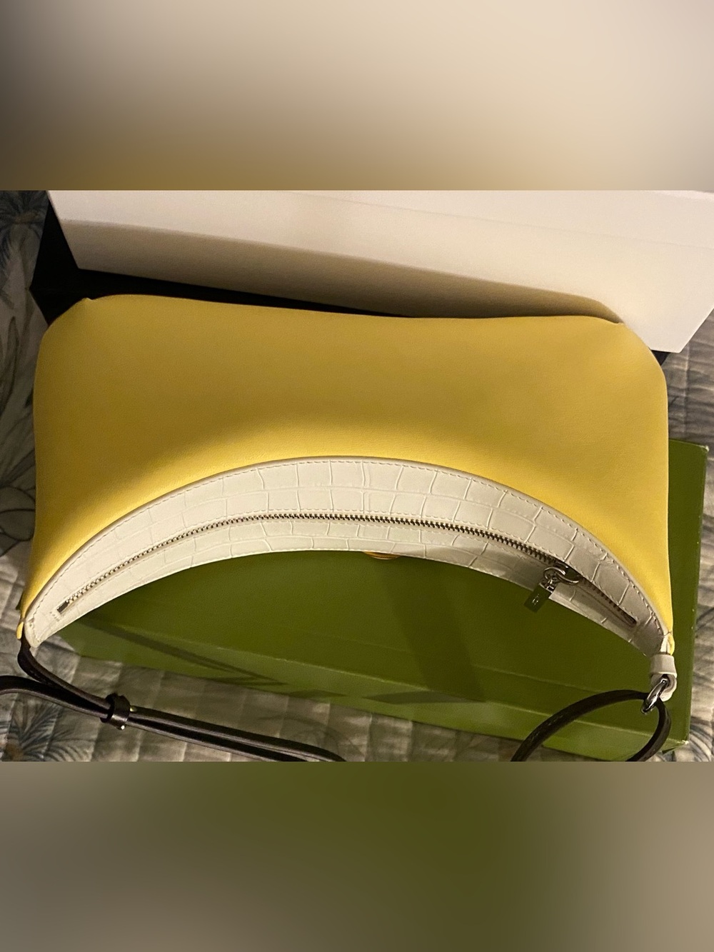 Authentic JACQUEMUS Le Grand Bisou Perle Leather Shoulder Bag Yellow - Picture 9 of 10